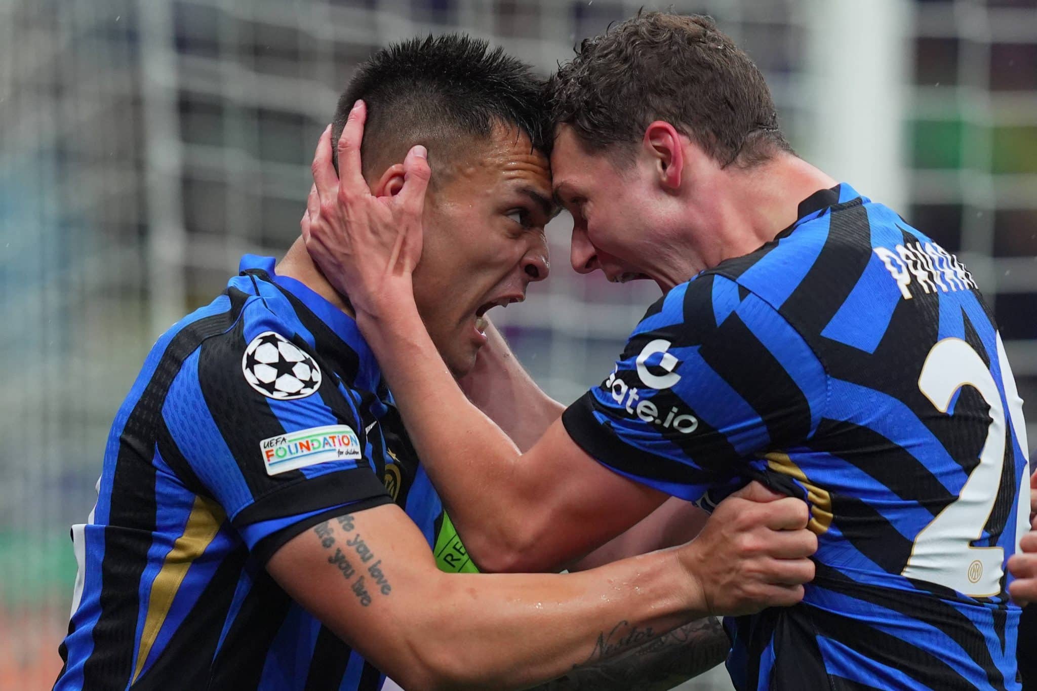 Lautaro comemora gol da Inter com Pavard (Foto: Imago)