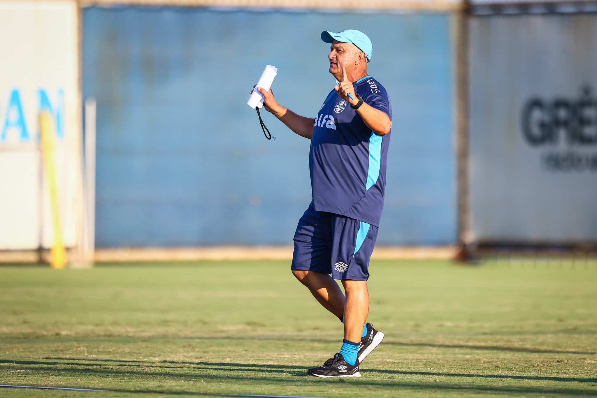 James Freitas, t&eacute;cnico interino do Gr&ecirc;mio