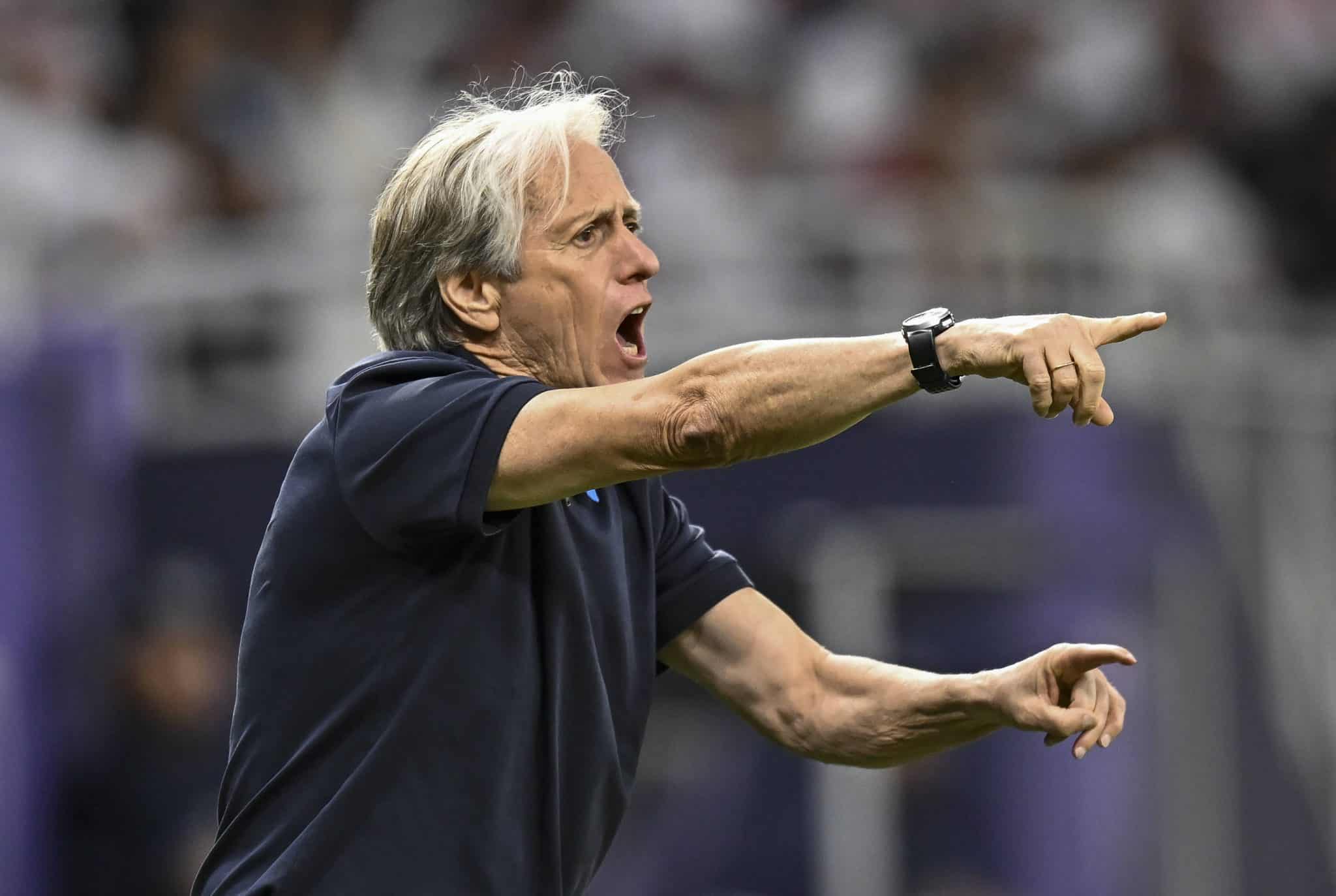 Jorge Jesus d&aacute; instru&ccedil;&otilde;es durante jogo do Al-Hilal