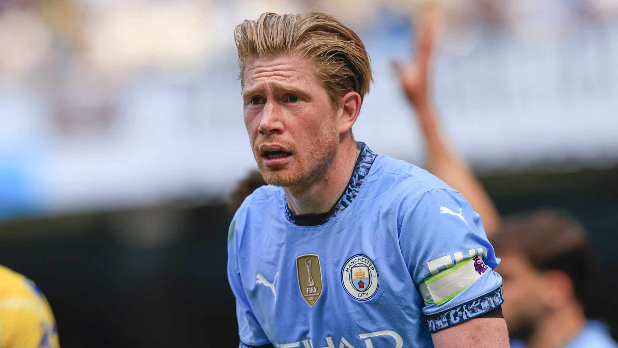 &lsquo;Te esperando&rsquo;: Brasileiro convida De Bruyne a rec&eacute;m-campe&atilde;o ap&oacute;s sa&iacute;da do Manchester City