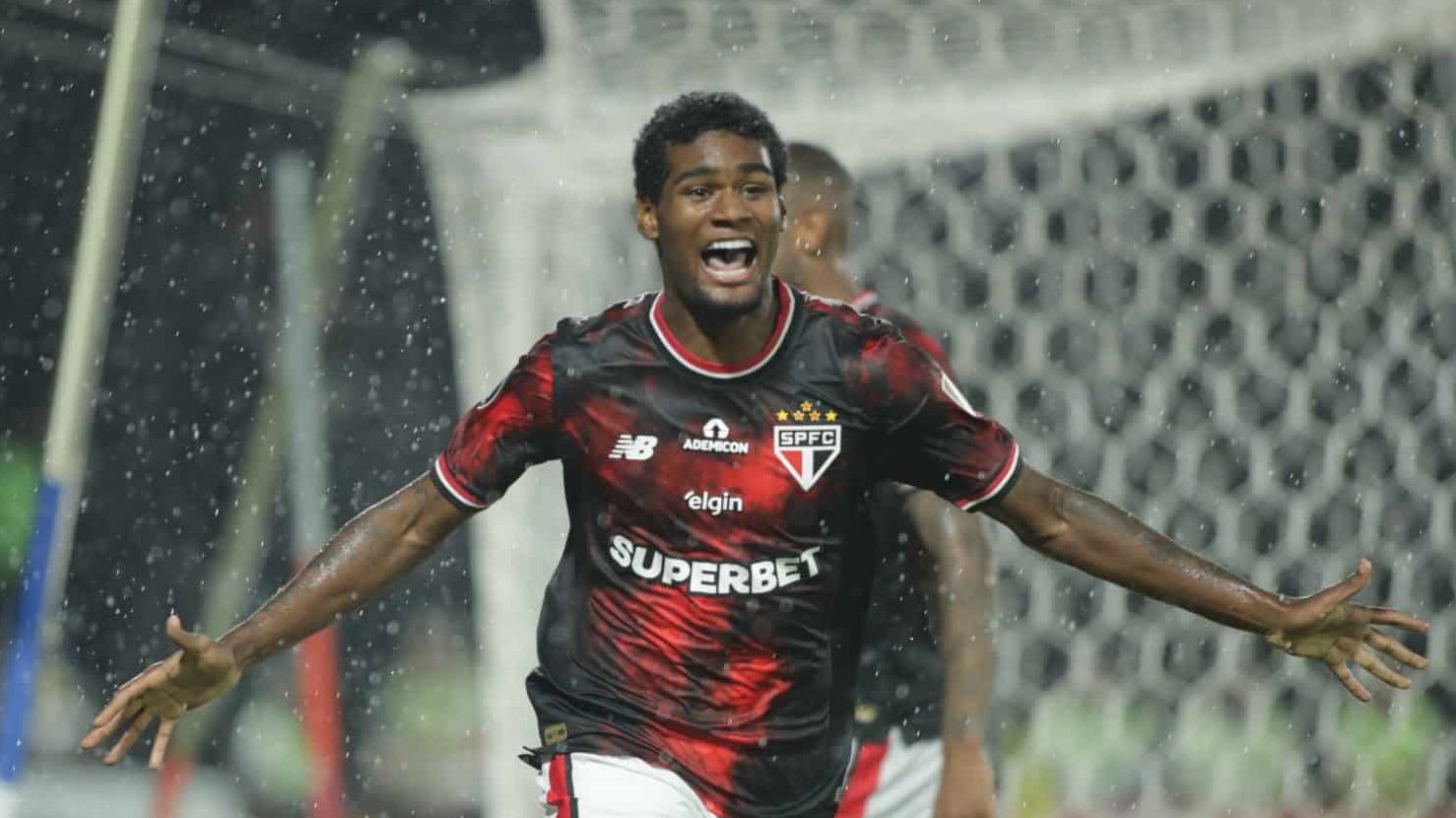 Lucas Ferreira marcou seu primeiro gol como profissional (Foto: Conmebol)