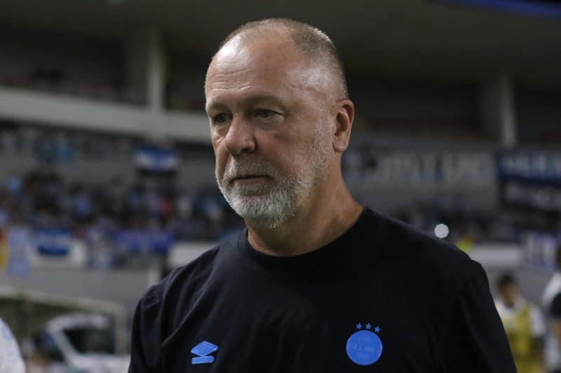 Após fala polêmica de Mano, Grêmio pratica futebol ‘médio’ e perde para time da Série C