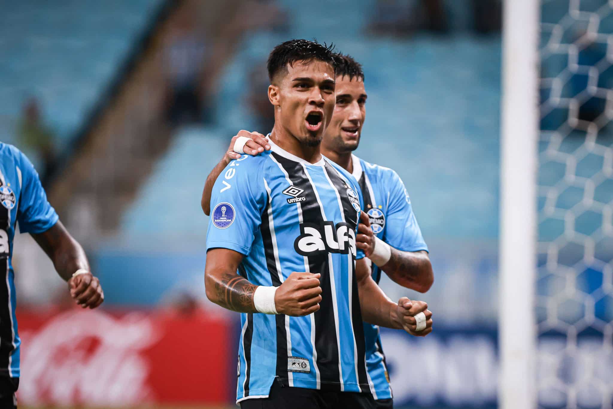 Mat&iacute;as Arezo e Cristian Olivera marcaram os gols da vit&oacute;ria do Gr&ecirc;mio sobre o Atl&eacute;tico Grau 
