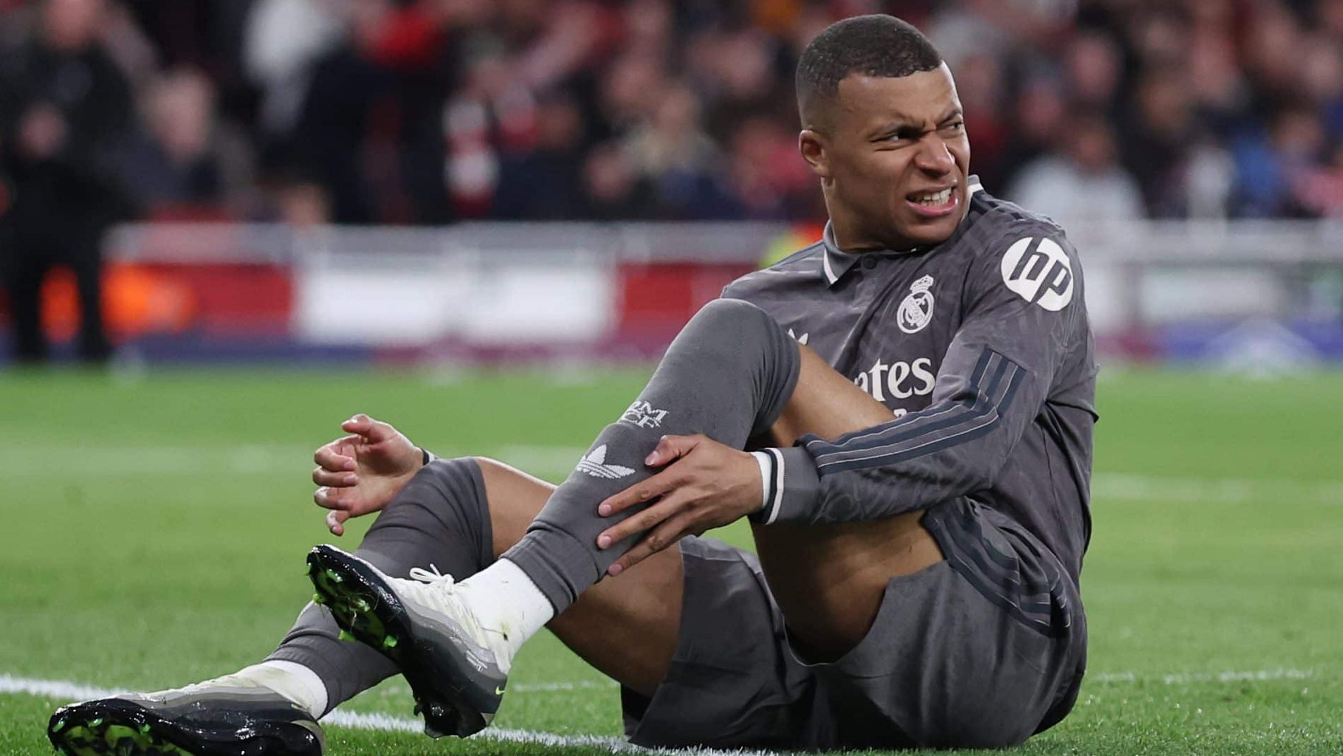 Ap&oacute;s ofensiva na justi&ccedil;a, PSG responde Mbapp&eacute;: &lsquo;Universo paralelo e m&aacute;-f&eacute;&rsquo;