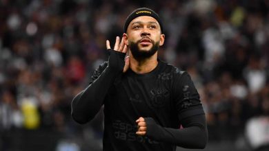 Memphis Depay faz o que quer no passeio do Corinthians sobre o Vasco