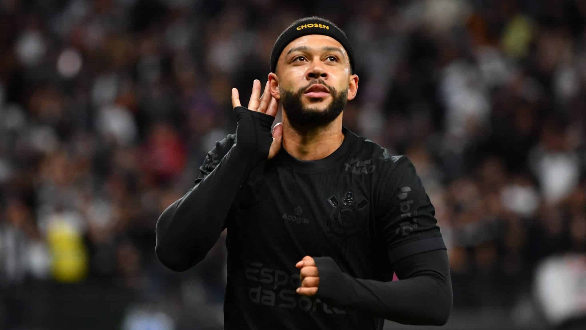 Memphis Depay faz o que quer no passeio do Corinthians sobre o Vasco