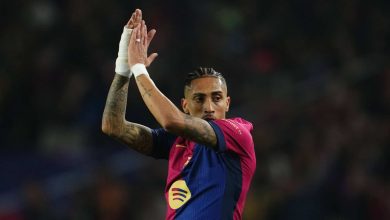 Raphinha supera pesadelo da Data Fifa e iguala at&eacute; Messi em atropelo do Barcelona