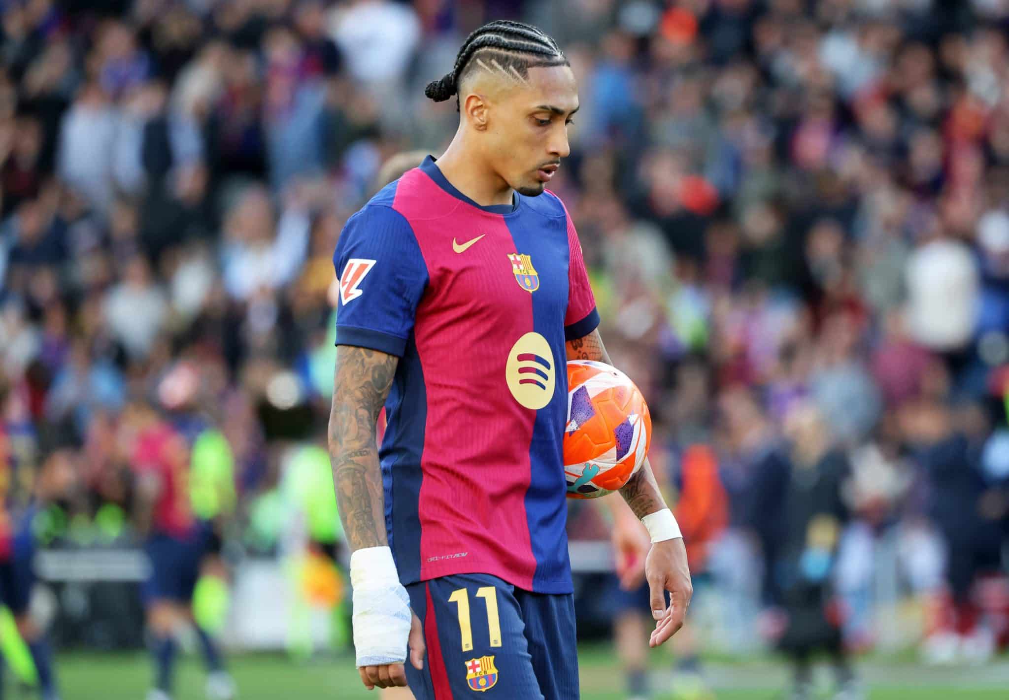 Raphinha antes de cobrar pênalti pelo Barcelona