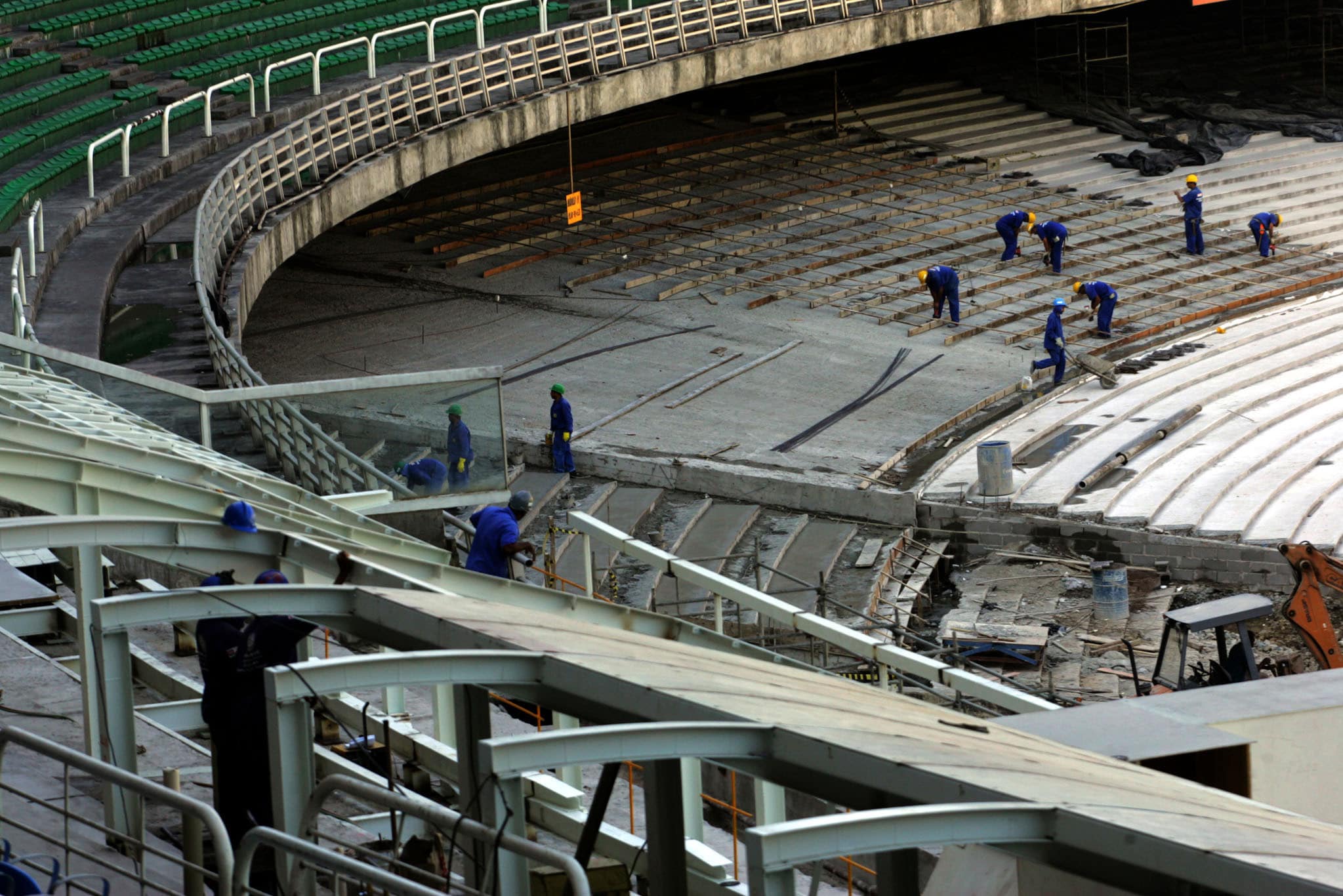 Reforma que come&ccedil;ou em 2005 acabou com a Geral e aumentou anel inferior do Maracan&atilde; (Foto: Djalma Vass&atilde;o/Gazeta Press)