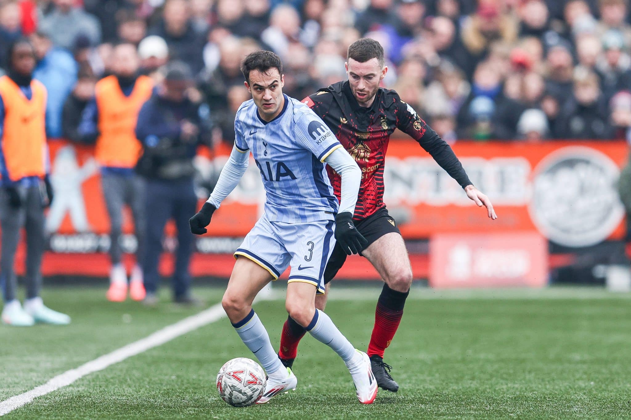 Tamworth, da quinta divis&atilde;o, levou o Tottenham para a prorroga&ccedil;&atilde;o na Copa da Inglaterra (Foto: Imago)