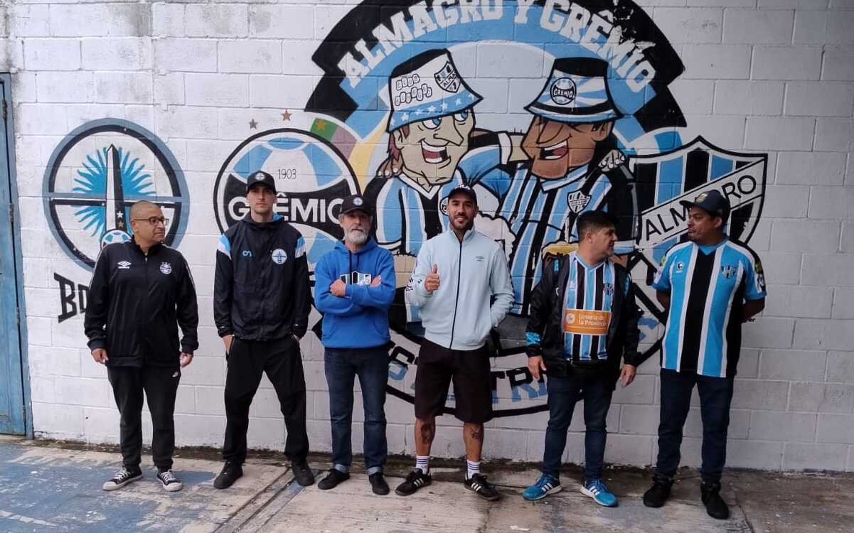Cl&eacute;ber (esquerda), Daniel, Juanjo, Huerles, Mariano e Miguel s&atilde;o alguns dos respons&aacute;veis pro criar e fortalecer amizade entre Gr&ecirc;mio e Almagro (Foto: Arquivo Pessoal)