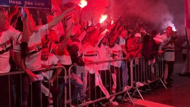 Torcida do S&atilde;o Paulo dribla regras para escapar de puni&ccedil;&atilde;o da Conmebol em festa na Libertadores