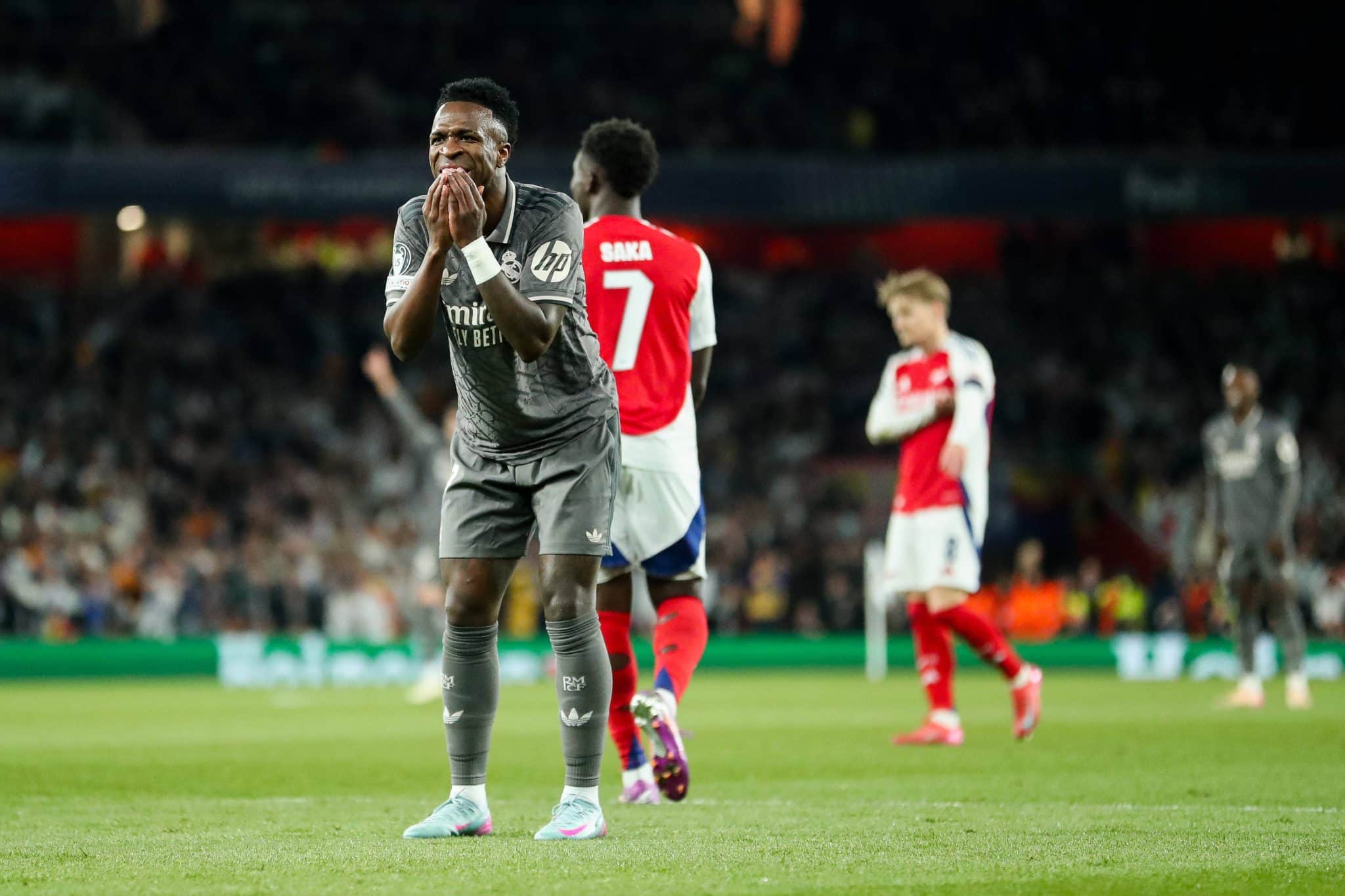 Vinicius J&uacute;nior, do Real Madrid, lamenta chance perdida