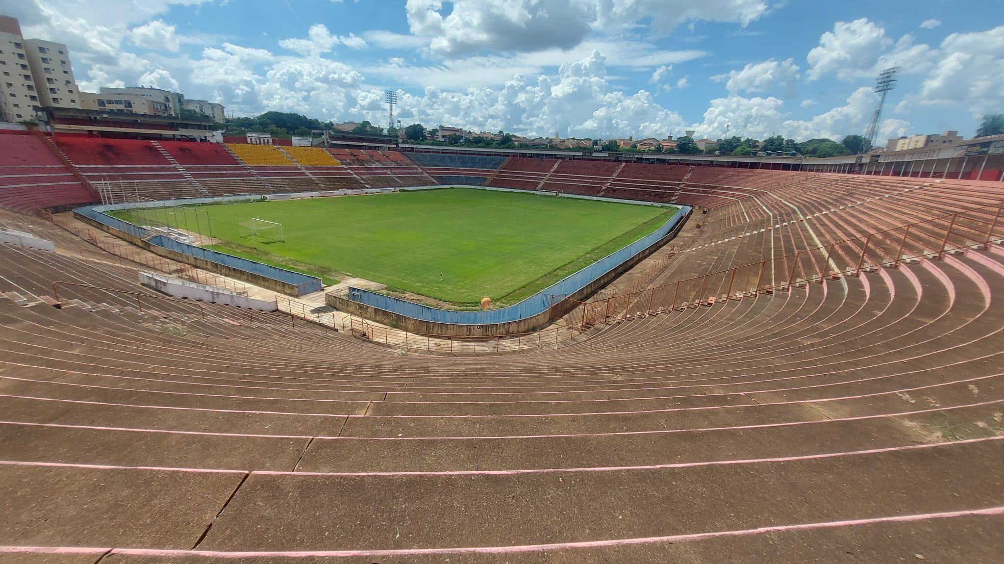 Am&eacute;rica-SP e Teixeir&atilde;o, dois gigantes abandonados que tentam ressurgir das ru&iacute;nas