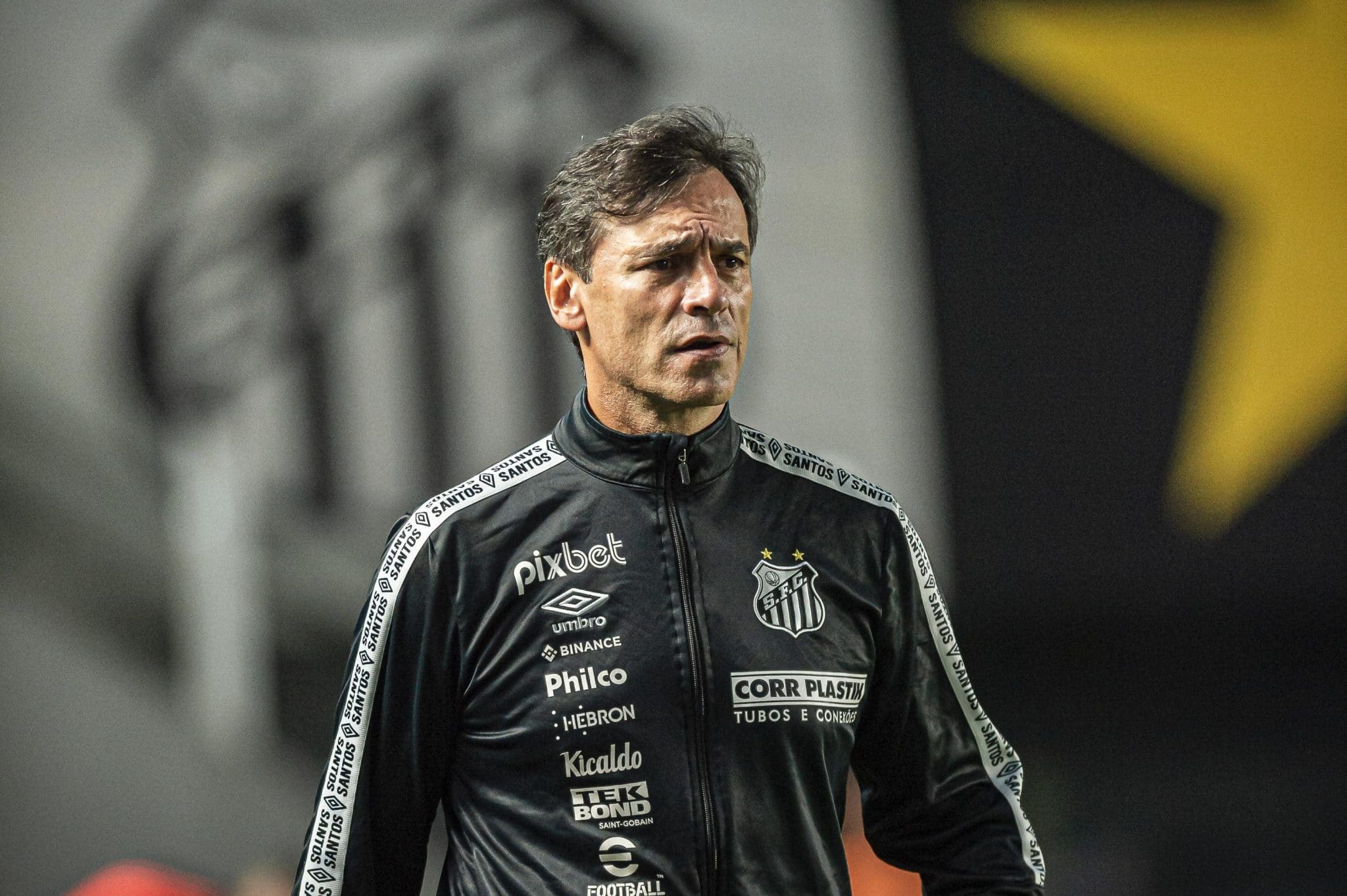 Fabi&aacute;n Bustos no comando do Santos