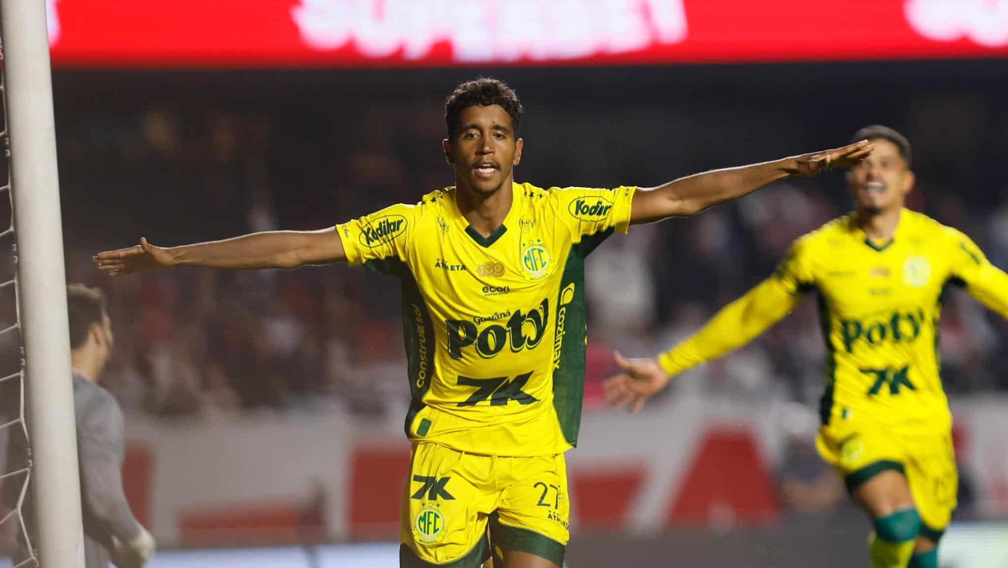 Gabriel comemora o primeiro gol do Mirrassol no Morumbi