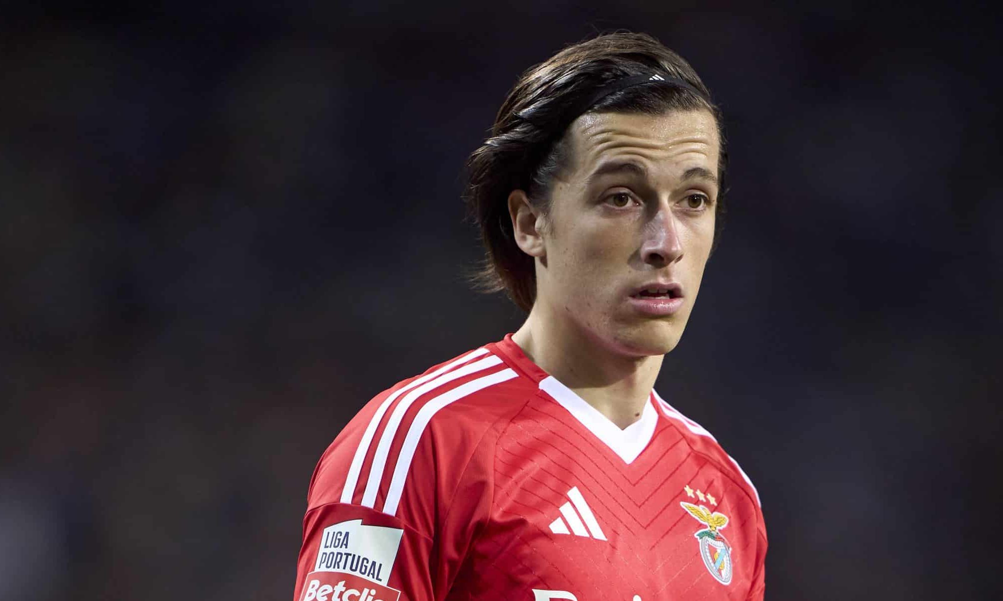 &Aacute;lvaro Carreras em jogo do Benfica