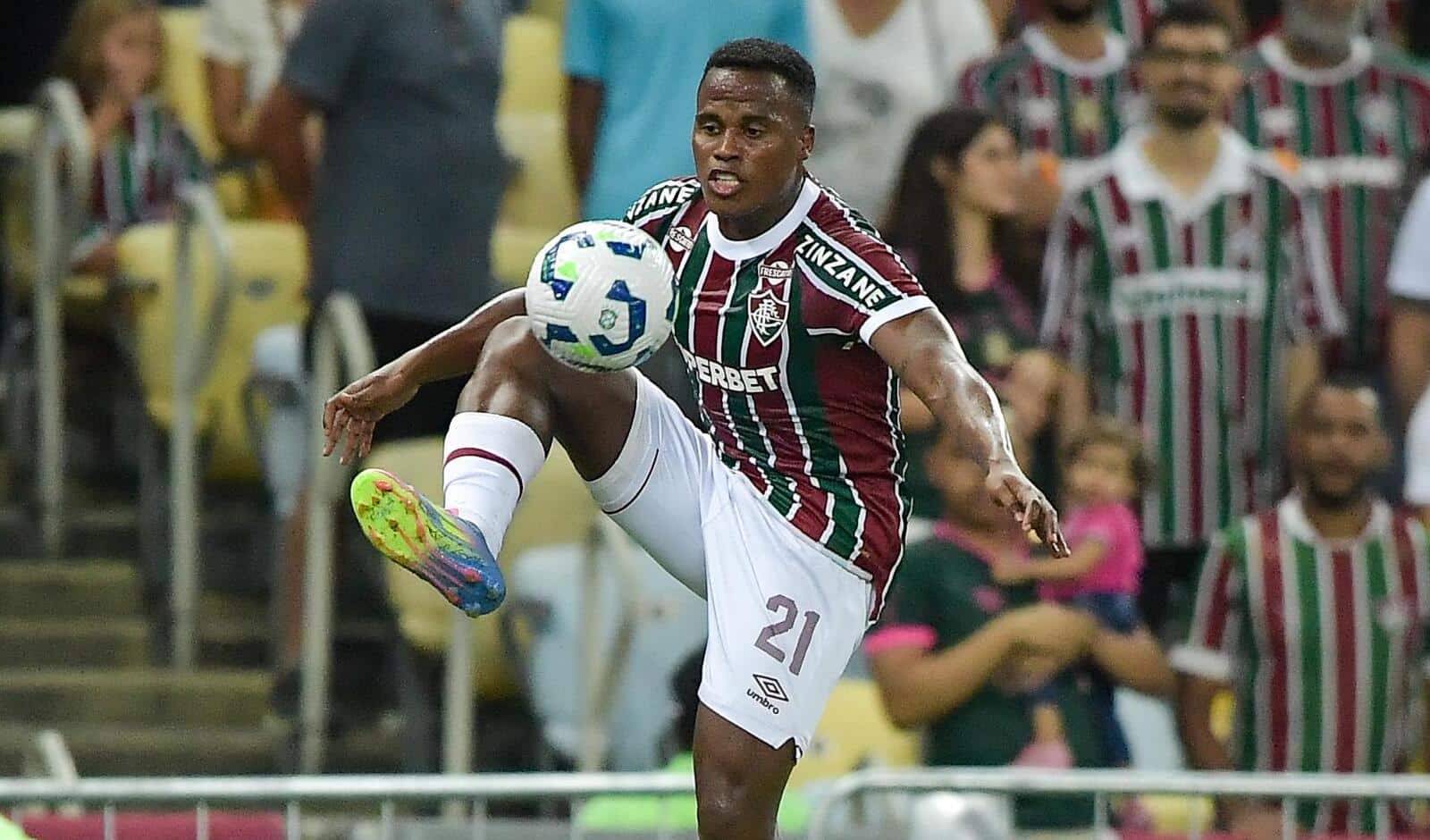 Mais uma atua&ccedil;&atilde;o de gala de Arias faz o Fluminense se reencontrar com a vit&oacute;ria