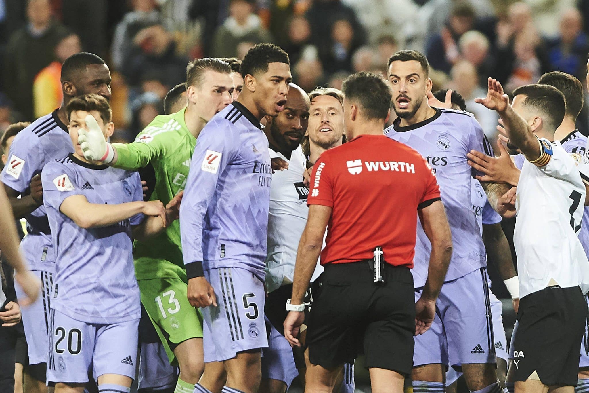 &lsquo;Protagonista do maior esc&acirc;ndalo&rsquo;: Real Madrid volta a atacar arbitragem em LaLiga