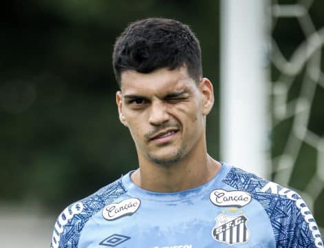 Santos pode perder Gabriel Braz&atilde;o no meio do ano? Entenda a situa&ccedil;&atilde;o do goleiro