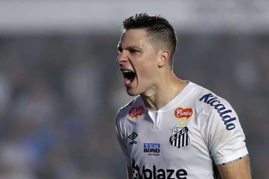 Por que o Santos decidiu reintegrar Julio Furch ao elenco profissional?