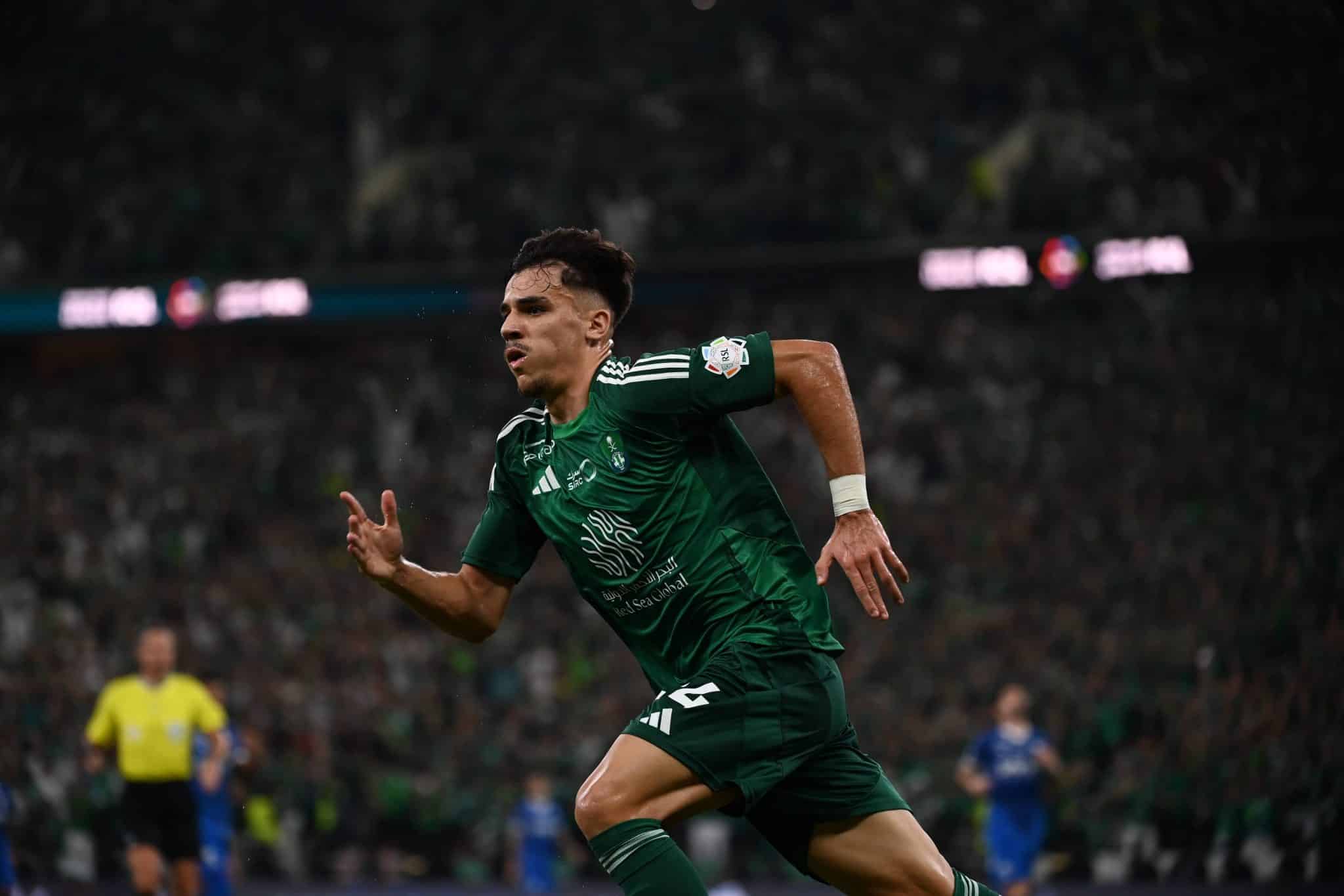 Gabri Veiga celebra gol pelo Al-Ahli