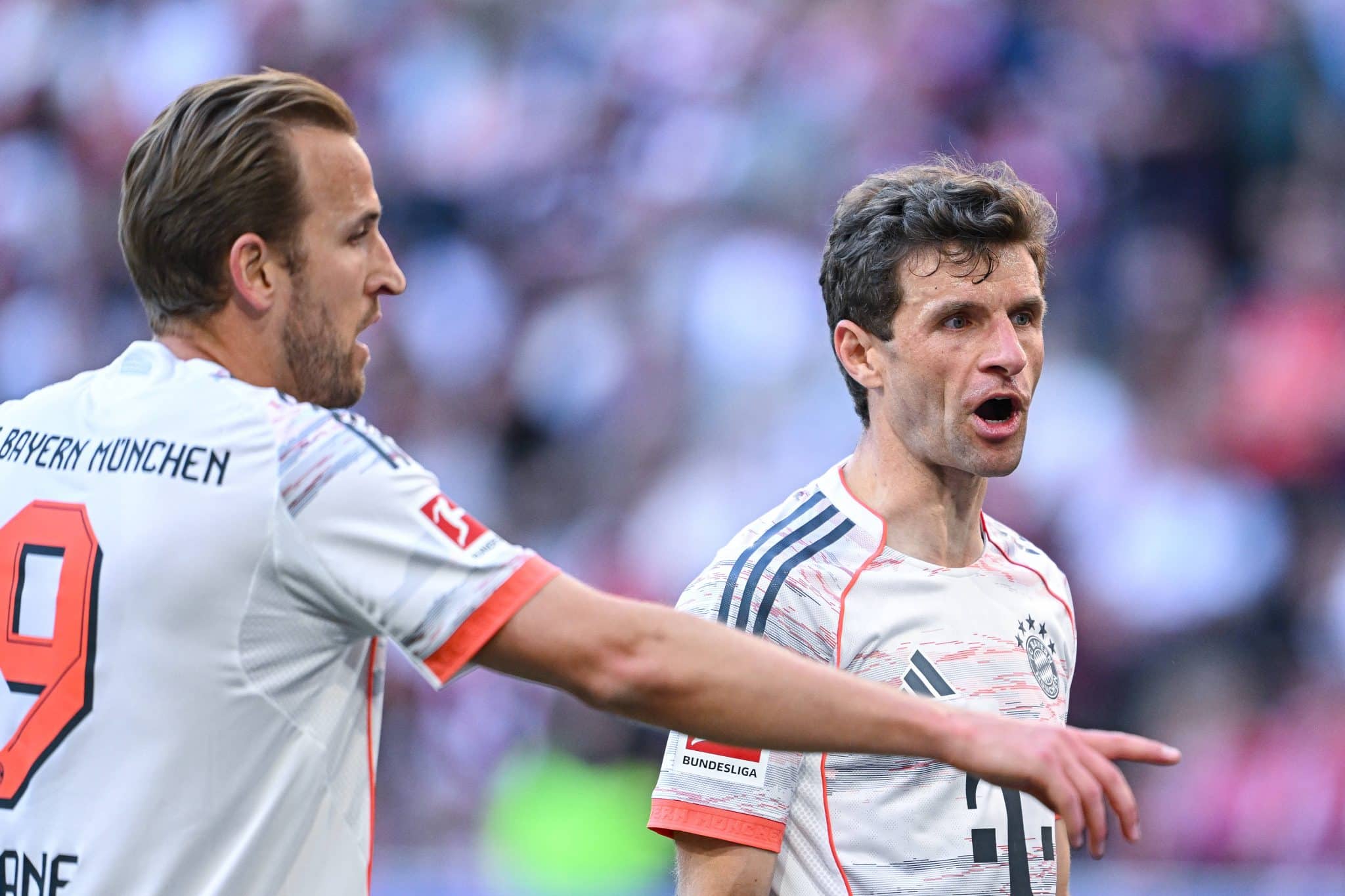 Harry Kane e Thomas M&uuml;ller em jogo do Bayern