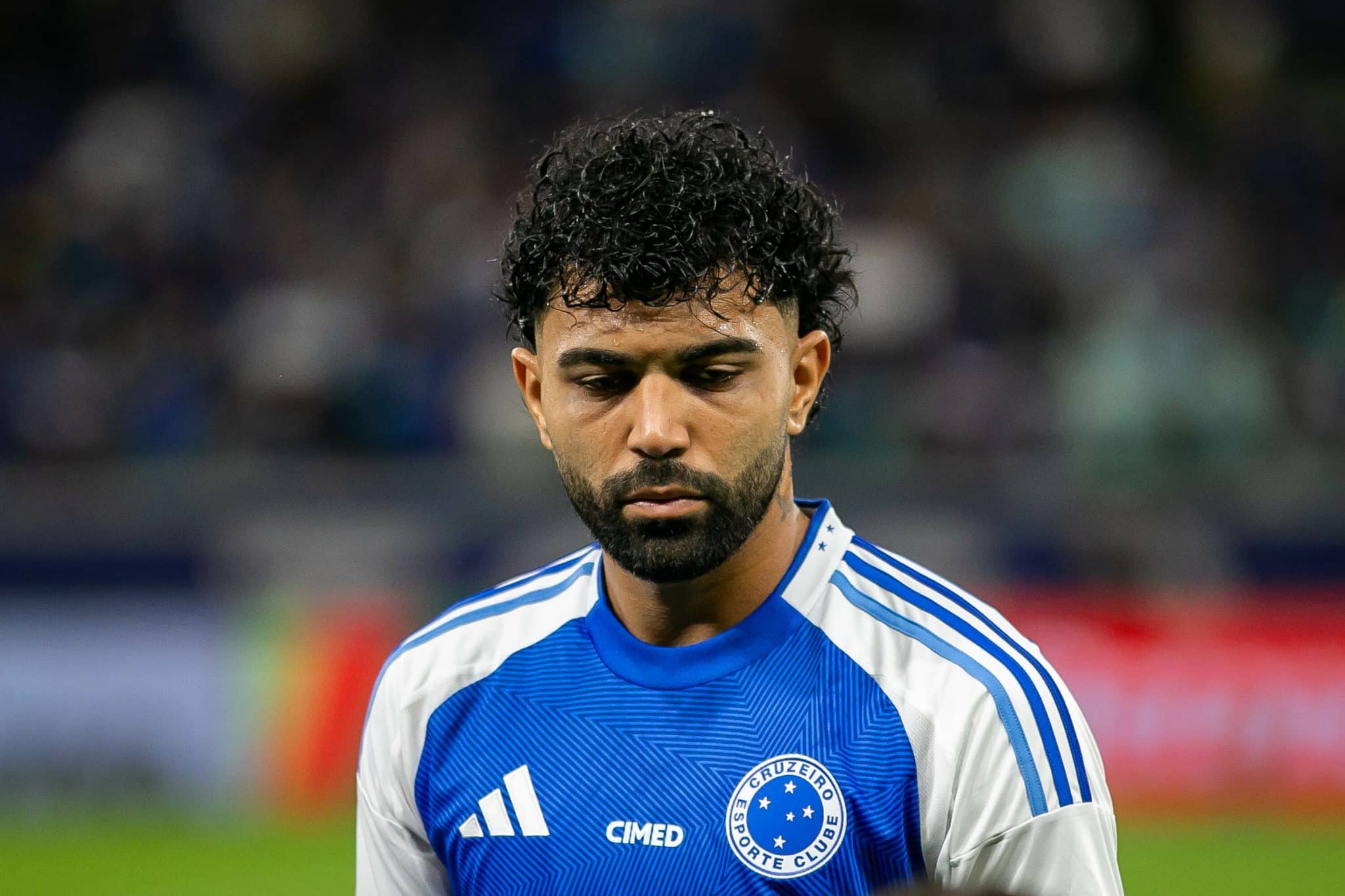 Por que o Cruzeiro est&aacute; sendo processado por Milton Nascimento?