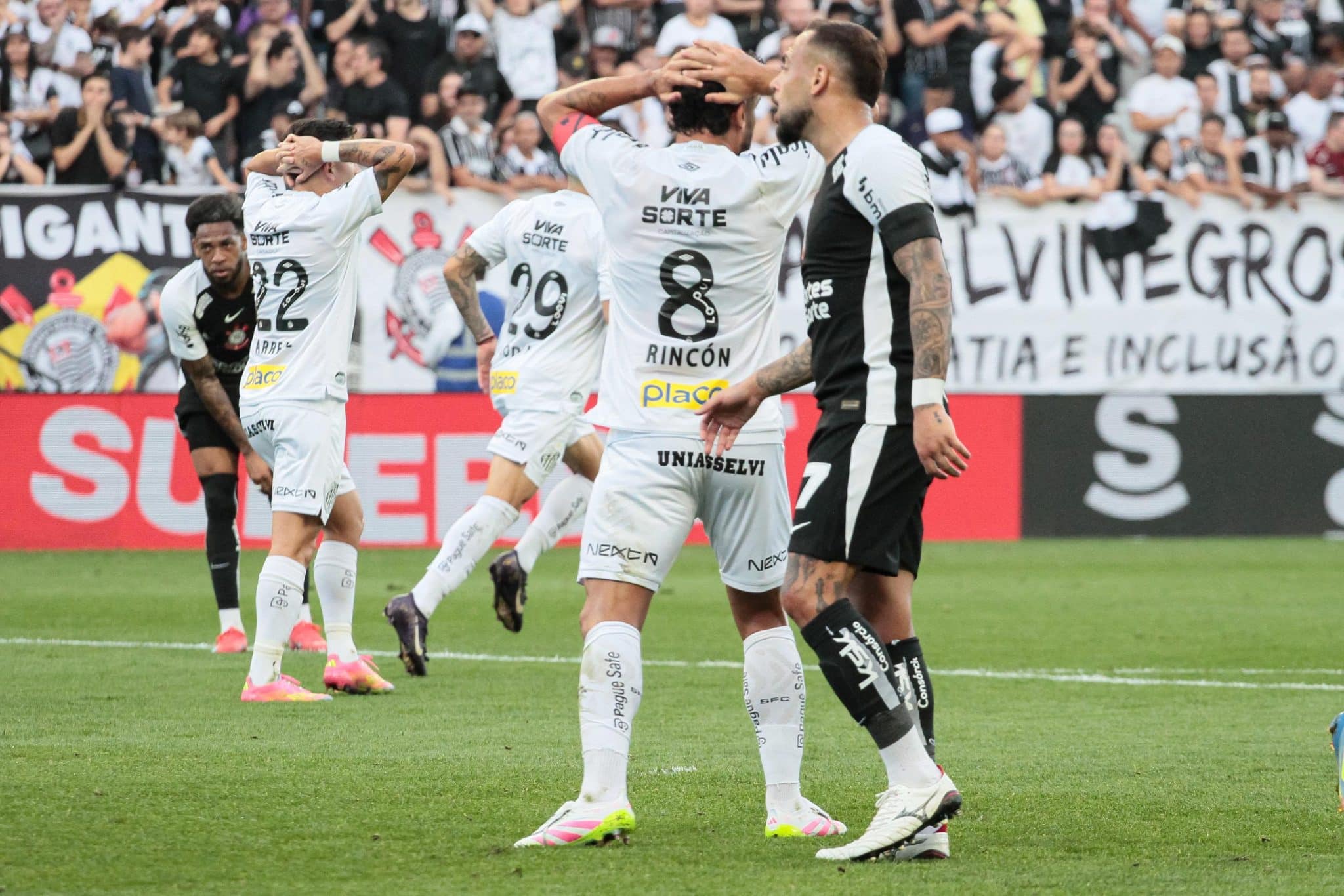 Jogadores do Santos lamentam chances perdida