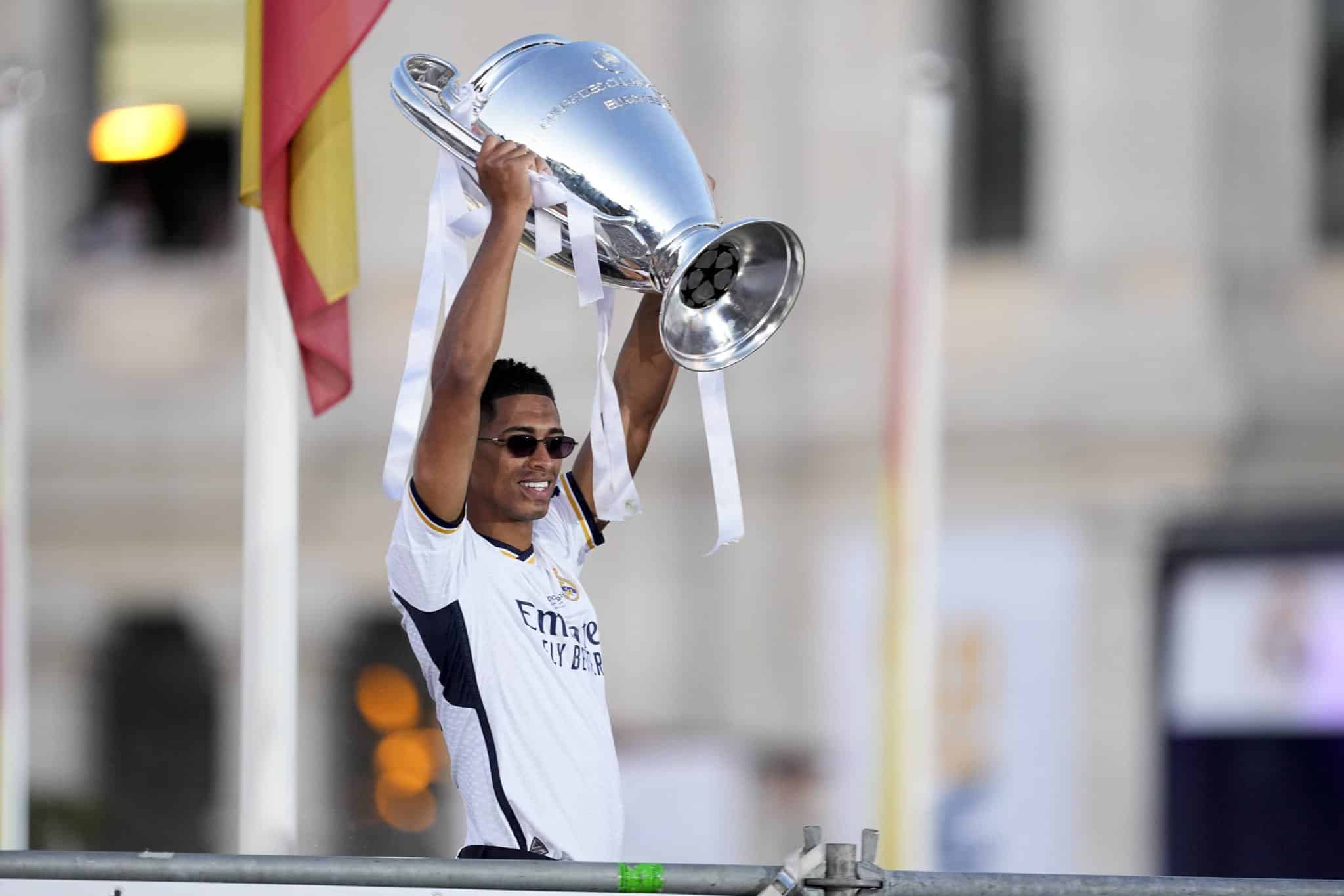 Jude Bellingham com a ta&ccedil;a da Champions conquistada no Real Madrid