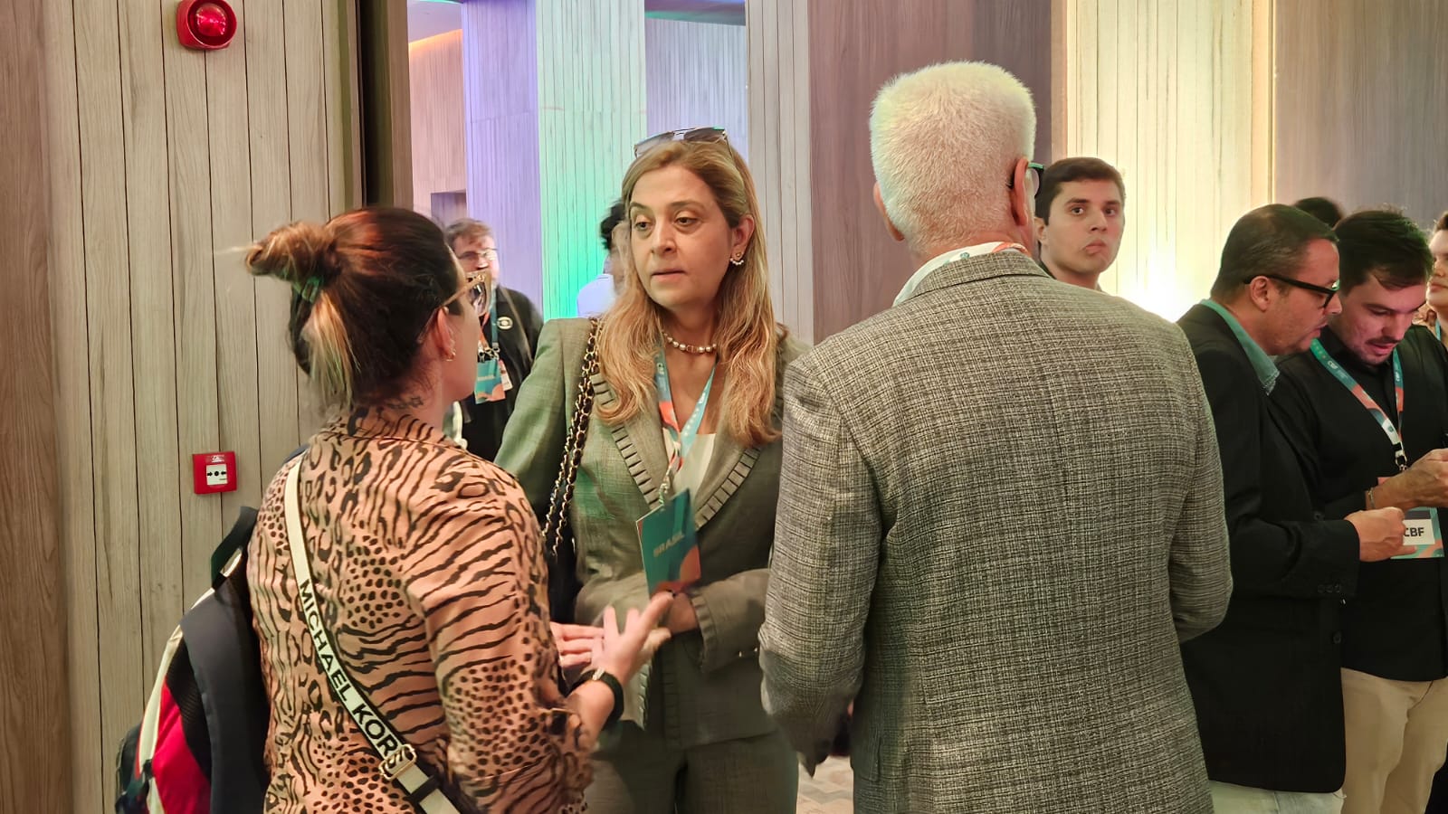 Leila Pereira foi uma das poucas dirigentes de clubes presentes (Foto: Gabriel Rodrigues/Trivela)