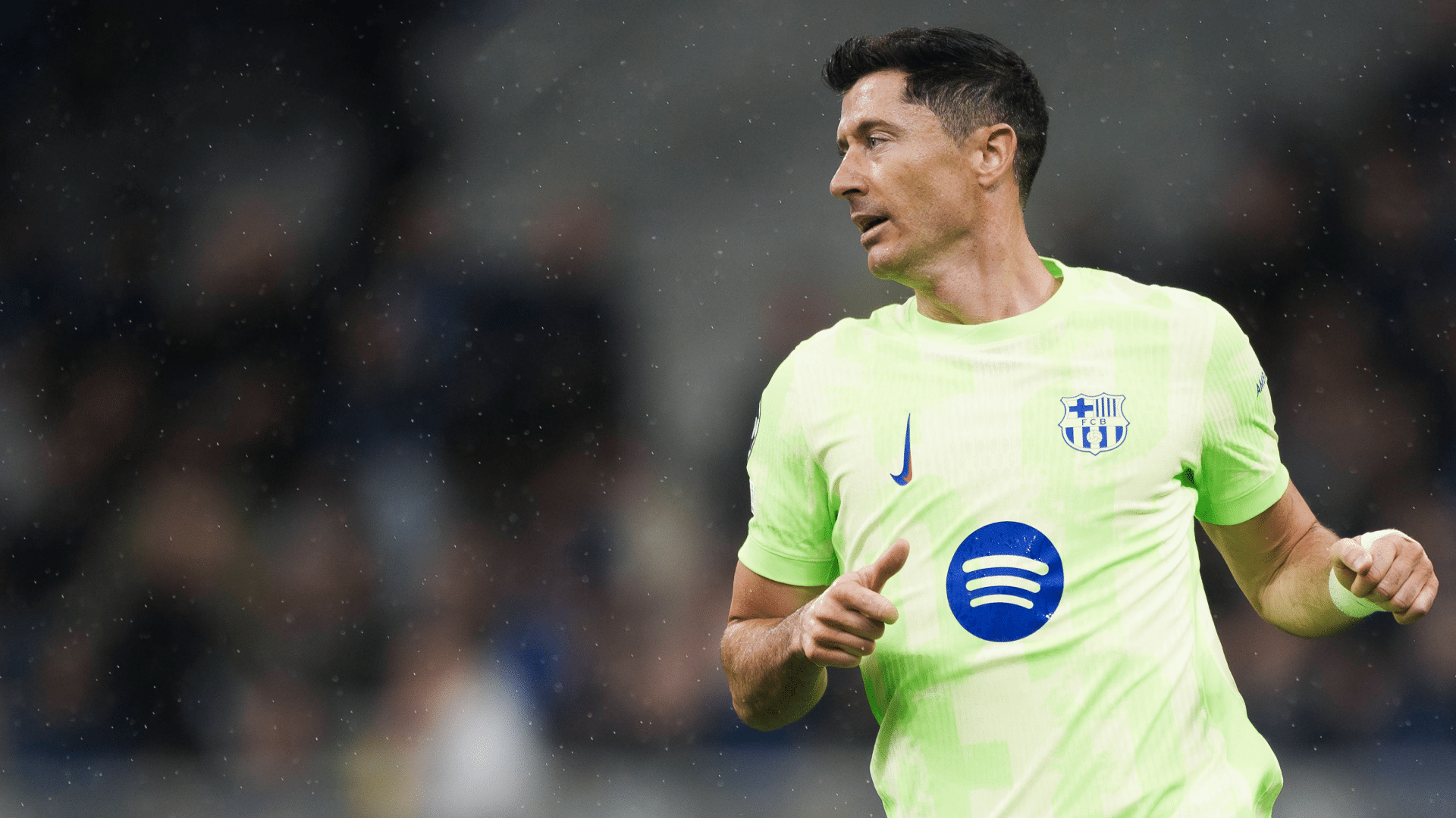 Lewandowski iluminado conduz Barcelona a desfecho soberbo na temporada