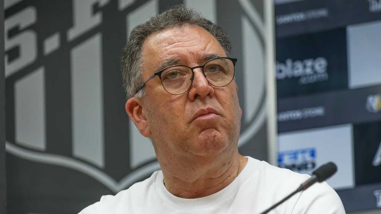 &lsquo;N&atilde;o h&aacute; negocia&ccedil;&otilde;es&rsquo;: Presidente do Santos comenta ass&eacute;dio &agrave; joia do clube no mercado
