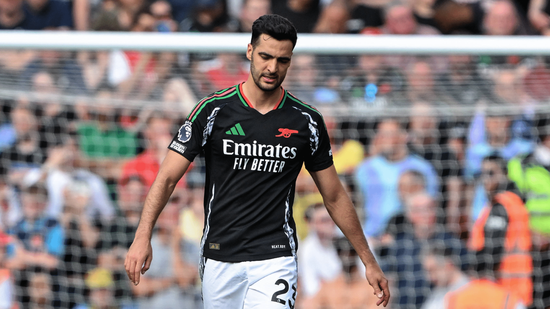 Mikel Merino marca e &eacute; expulso em Liverpool x Arsenal