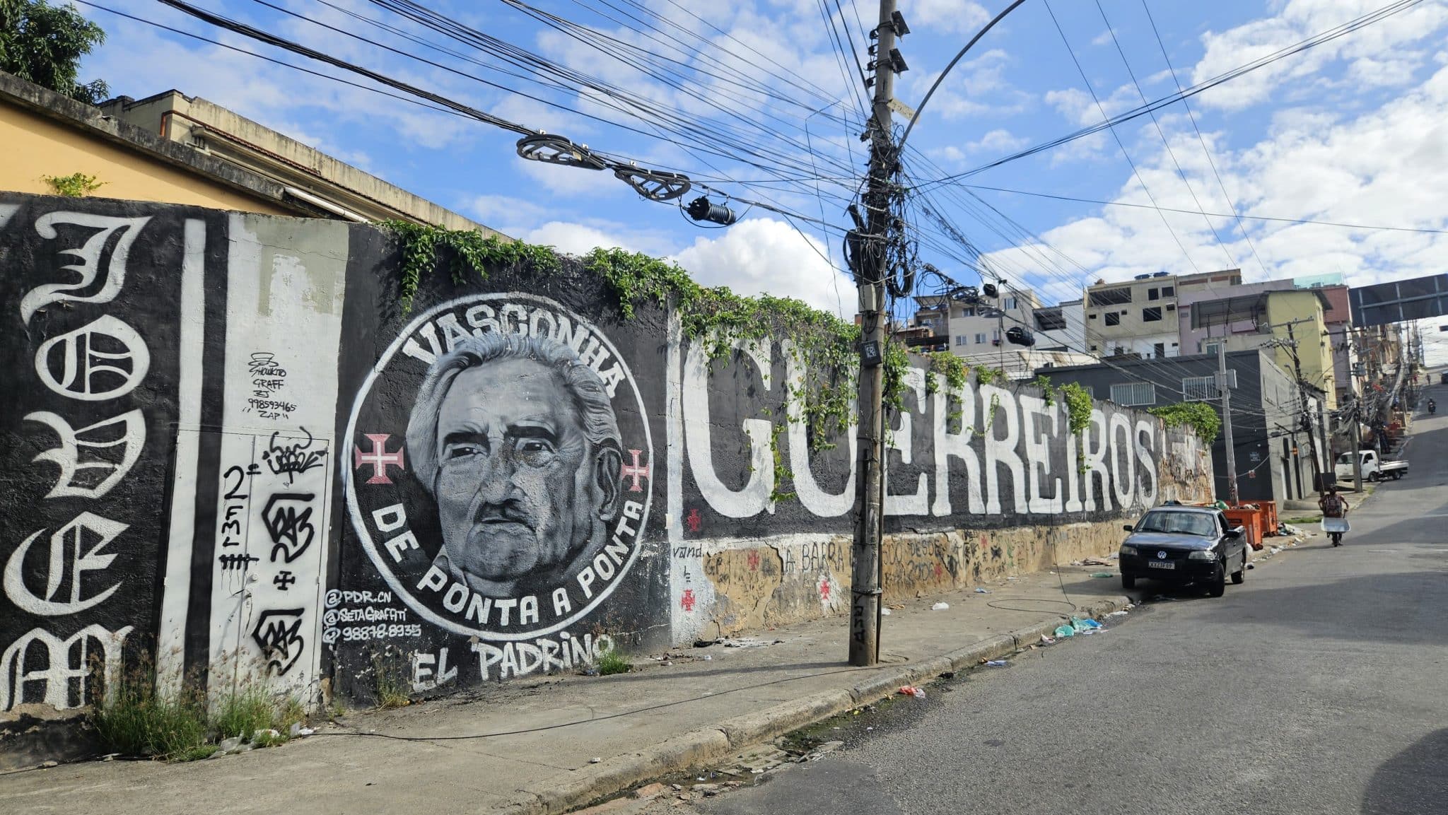 Mural com rosto de Mujica fica na frente de S&atilde;o Janu&aacute;rio (Foto: Gabriel Rodrigues/Trivela)