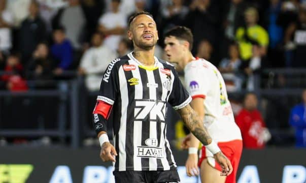 Neymar titular foi uma das poucas boas not&iacute;cias do Santos em derrota para o RB Leipzig