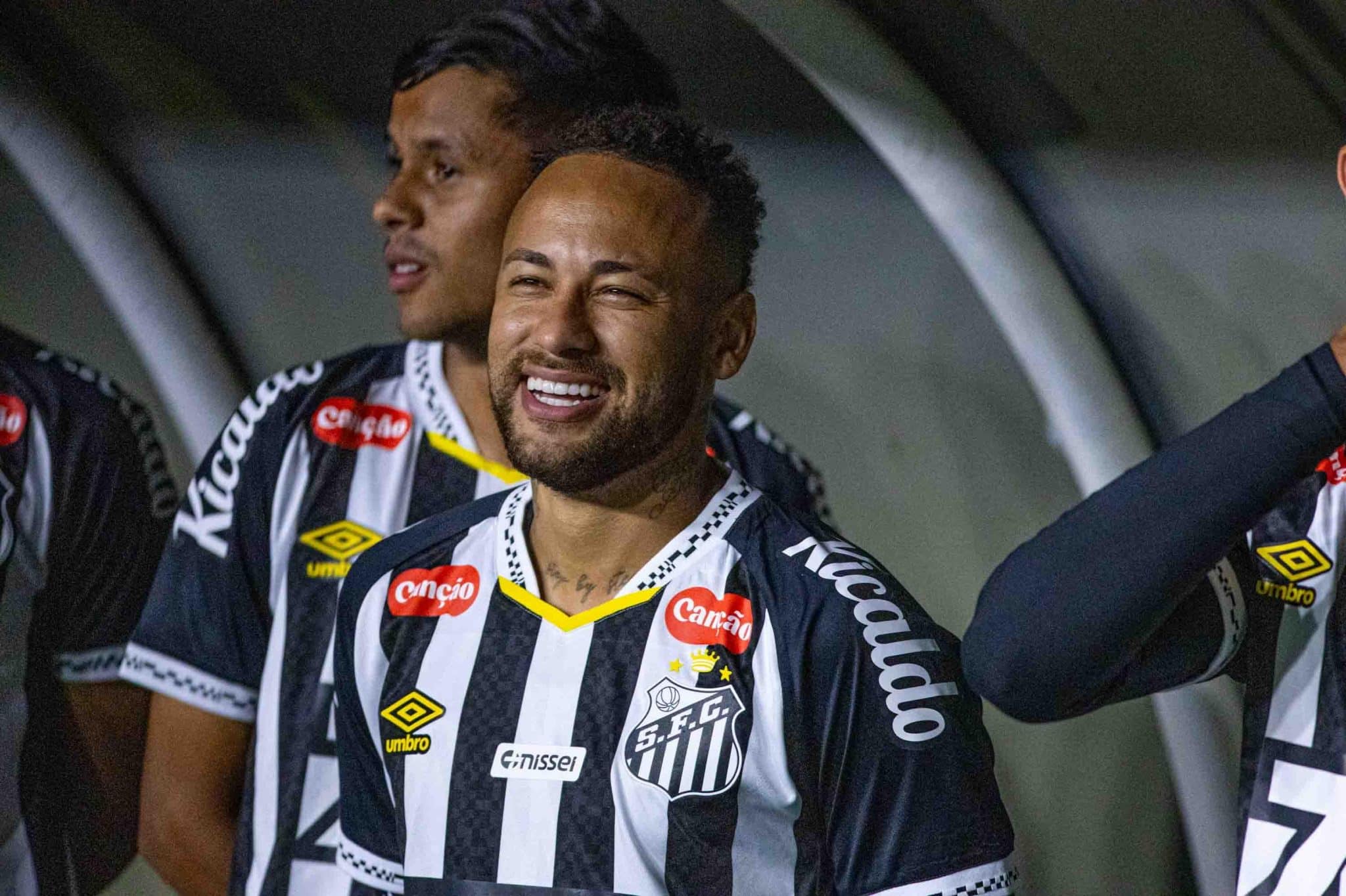 Neymar no banco de reservas do Santos contra o CRB