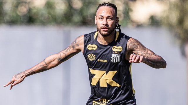 &Agrave; disposi&ccedil;&atilde;o no Santos, Neymar pode ganhar honraria ao lado de Pel&eacute; em Alagoas