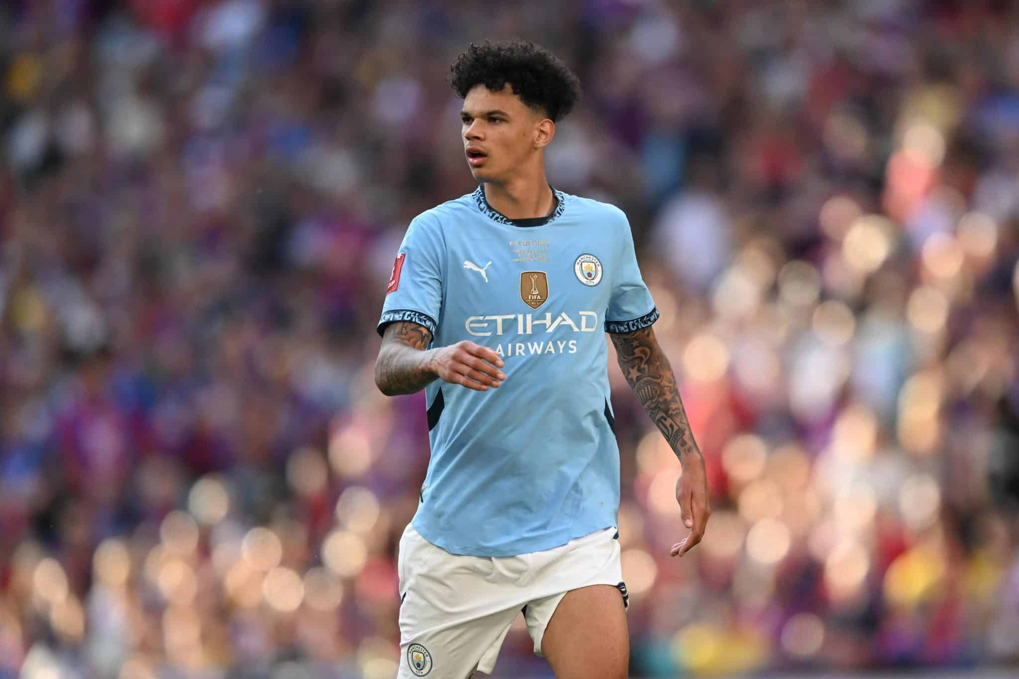 Nico O'Reilly em campo pelo Manchester City na Copa da Inglaterra