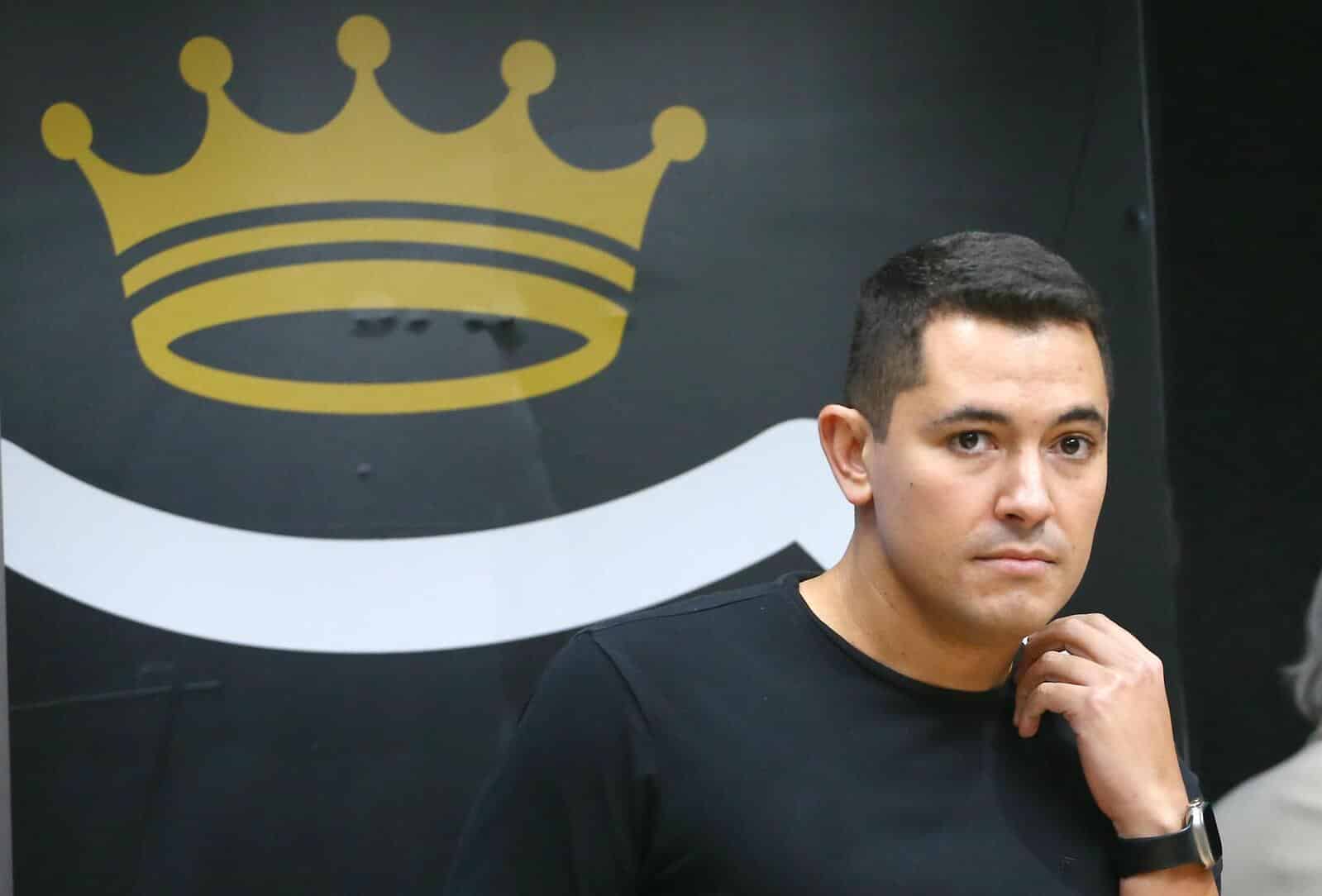 Informa&ccedil;&otilde;es vazadas e mudan&ccedil;as frustradas: Os bastidores da sa&iacute;da do CEO do Santos