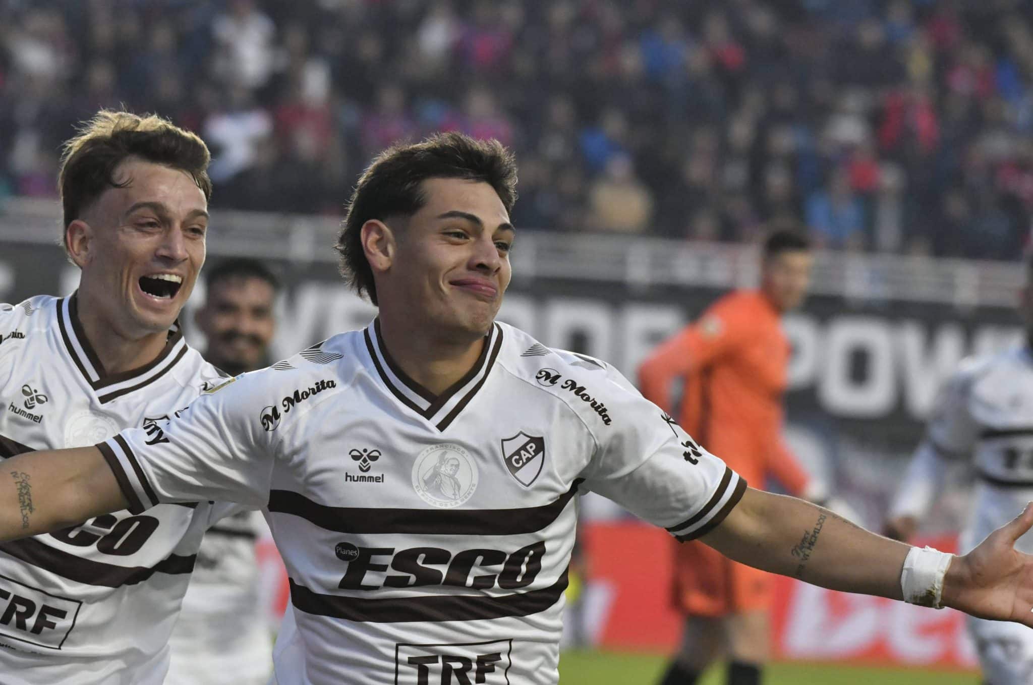 Modesto Platense at&eacute; cansa de eliminar gigantes e chega &agrave; final do Campeonato Argentino