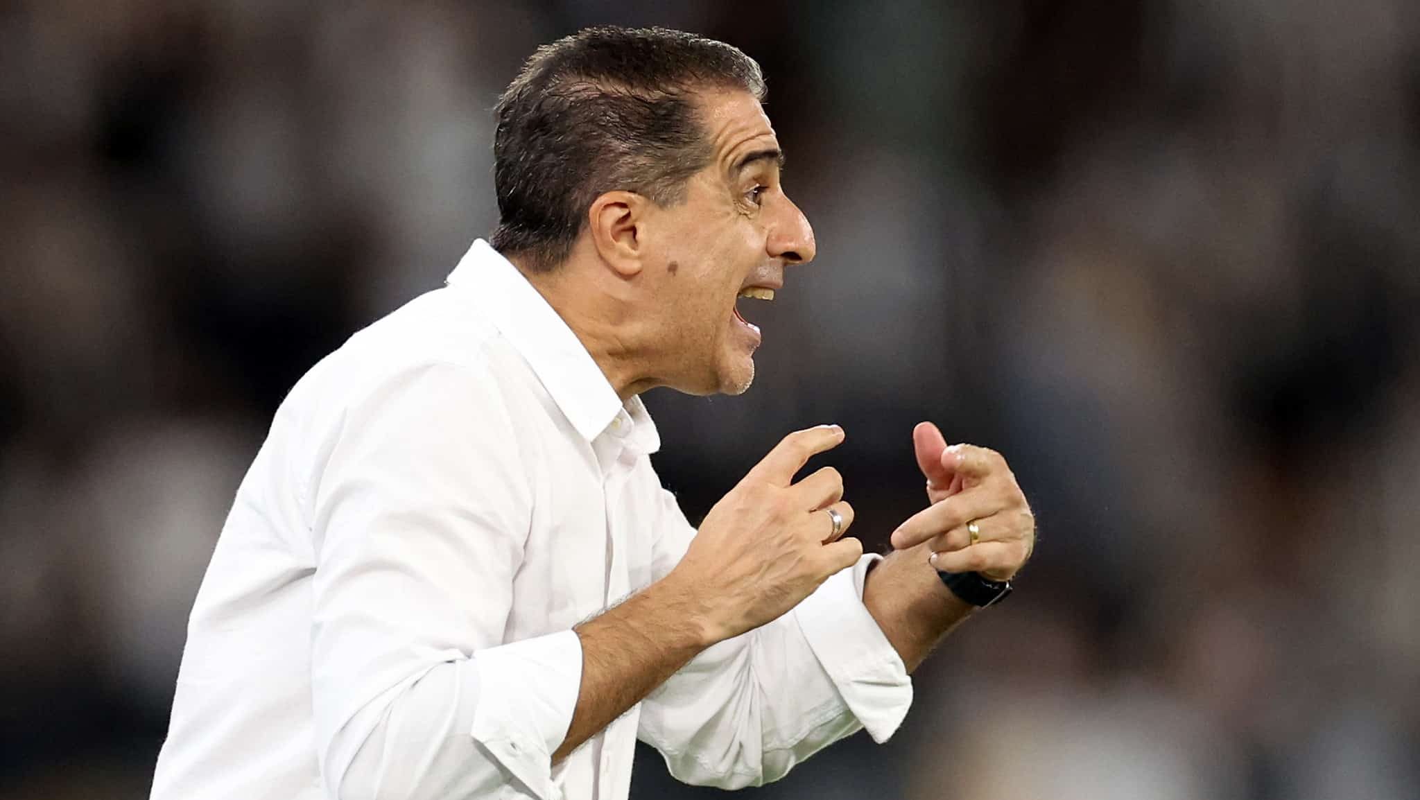 Fogo amigo? Renato Paiva justifica gesto obsceno ap&oacute;s gol do Botafogo