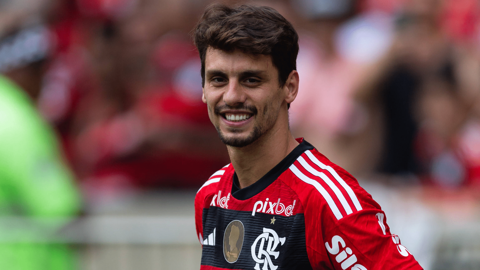 T&eacute;cnico de bolas paradas? Entenda fun&ccedil;&atilde;o de Rodrigo Caio como auxiliar do Flamengo