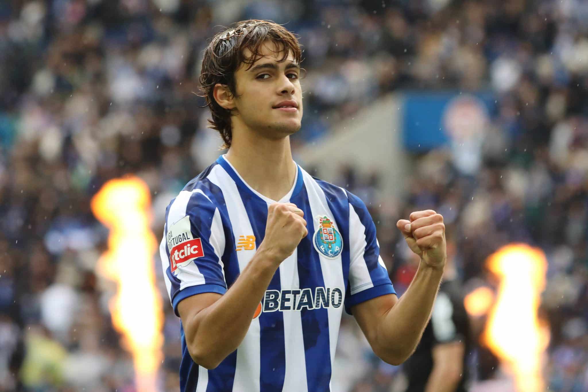 Rodrigo Mora comemora gol pelo Porto no Campeonato Portugu&ecirc;s