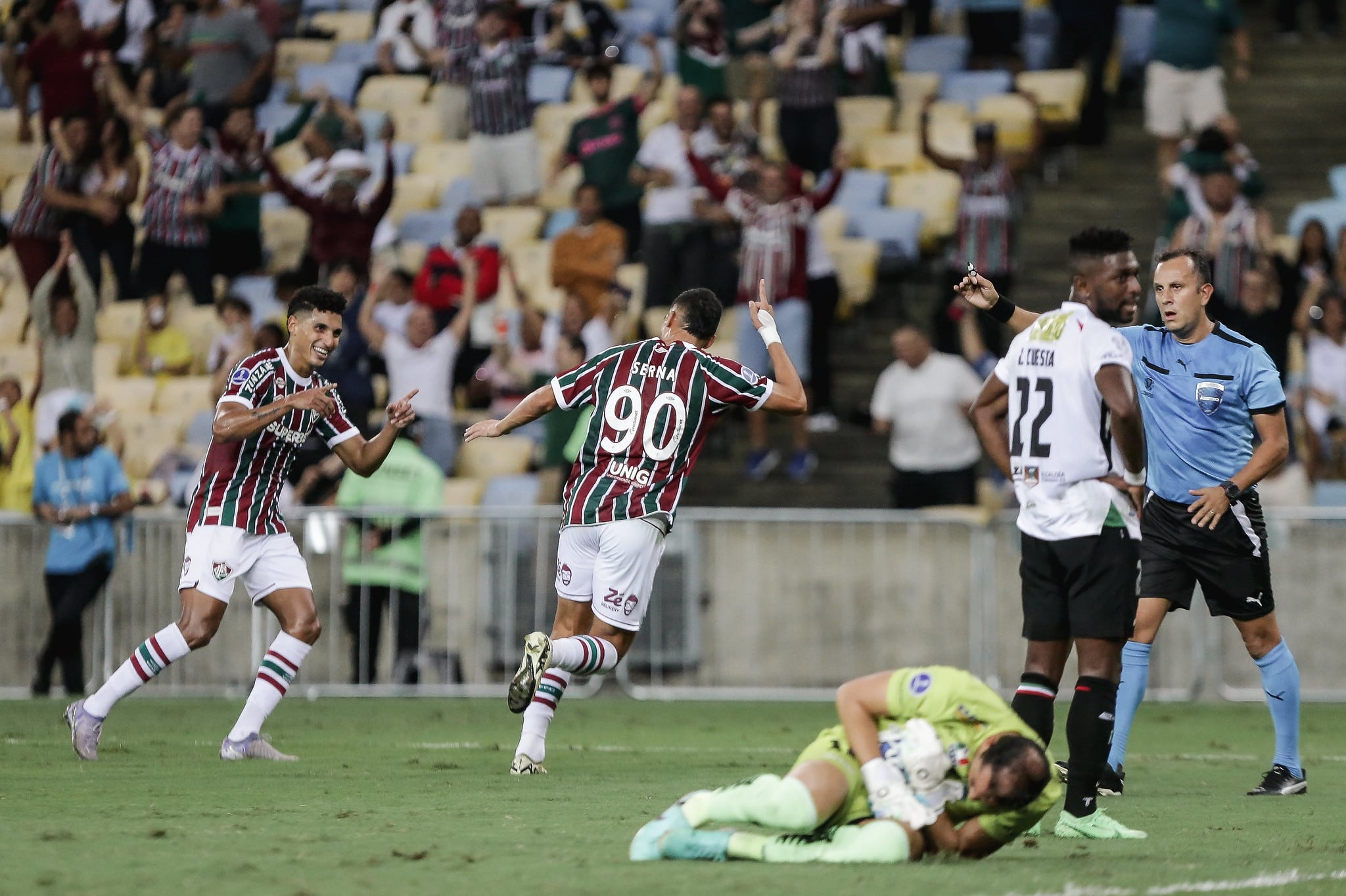 Serna tamb&eacute;m deixou o dele contra o Once Caldas (Foto: Lucas Mer&ccedil;on/Fluminense)