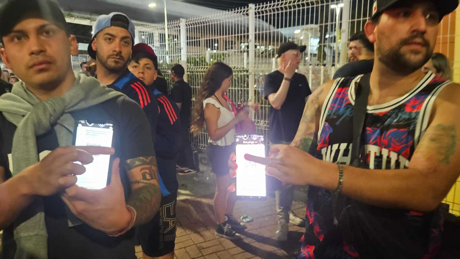 Ingresso por R$ 500 e golpe de hotel: torcedores chilenos passam aperto no Rio