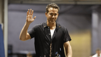 O que levou Ryan Reynolds a tomar pux&atilde;o de orelha de diretor do Wrexham?