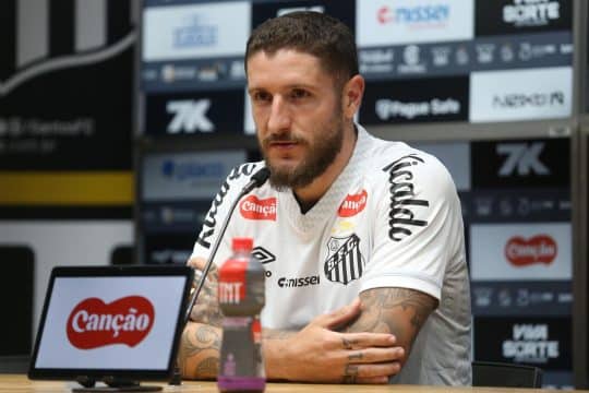 Z&eacute; Rafael &eacute; apresentado no Santos com revela&ccedil;&otilde;es e leitura sincera sobre o elenco