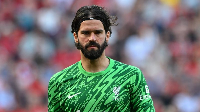 Liverpool define preço para vender ‘sombra’ de Alisson e abrir espaço para novo reforço
