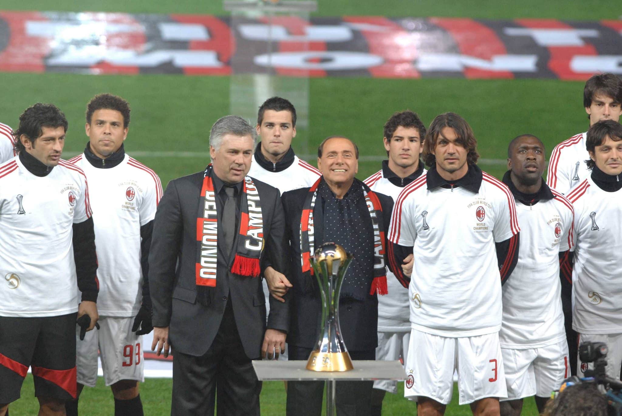 Carlo Ancelotti comemora t&iacute;tulo no Milan. Foto: Imago